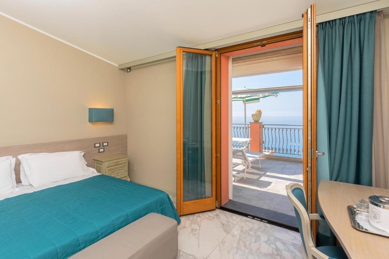 Junior Suite with Terrace and Sea View,1165576728:JPEG